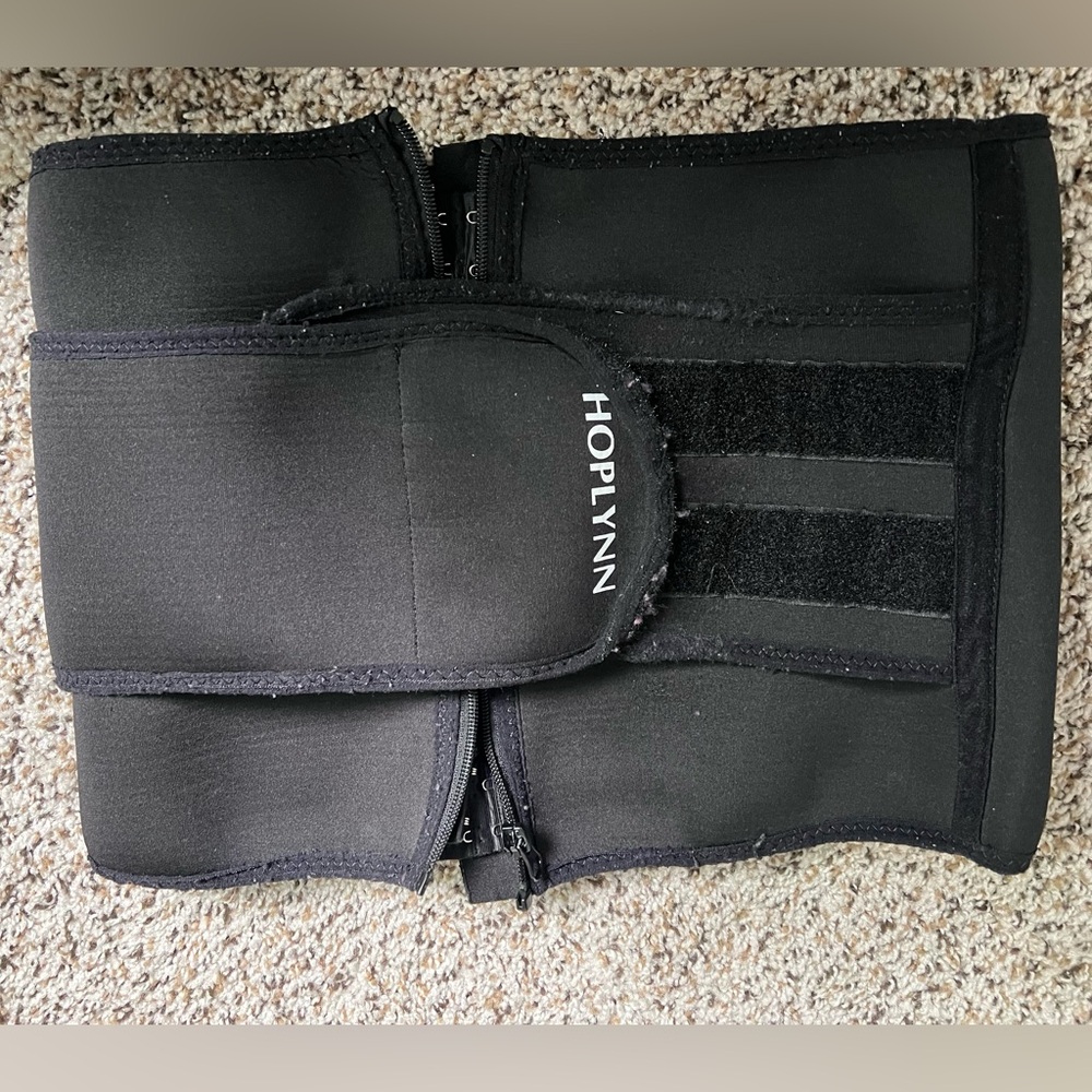 Black corset waist trainer zipper and buckles #waisttraining